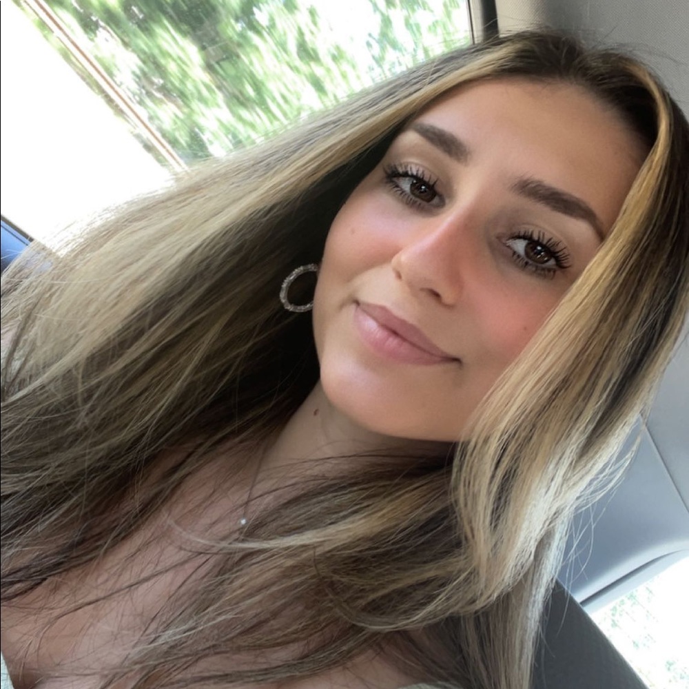 Meet your Posher, Danielle